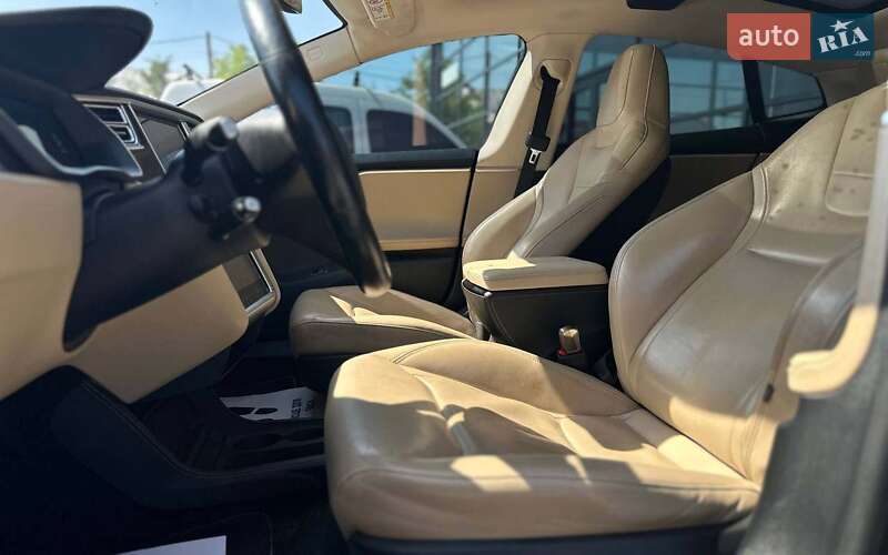 Лифтбек Tesla Model S 2015 в Ивано-Франковске