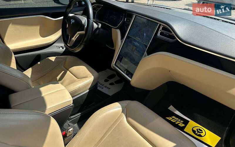 Лифтбек Tesla Model S 2015 в Ивано-Франковске