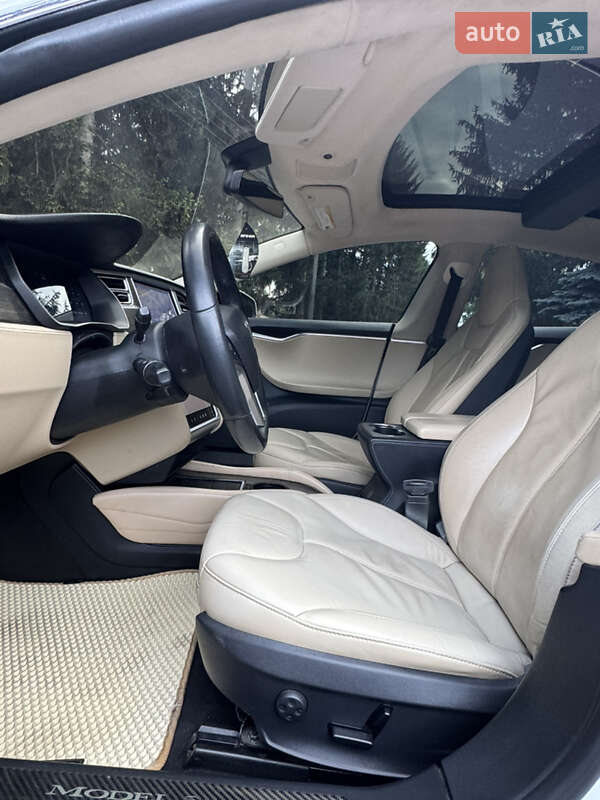 Лифтбек Tesla Model S 2014 в Умани