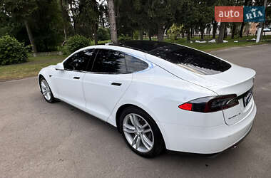 Лифтбек Tesla Model S 2014 в Умани