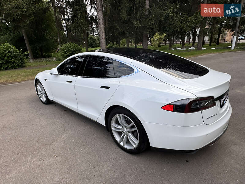 Лифтбек Tesla Model S 2014 в Умани