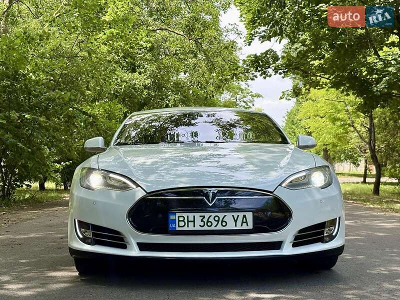 Лифтбек Tesla Model S 2013 в Одессе