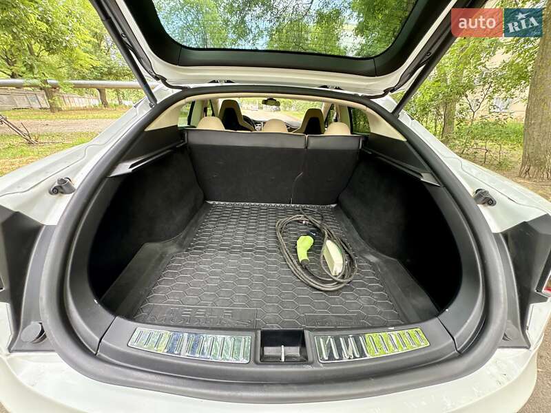 Лифтбек Tesla Model S 2013 в Одессе