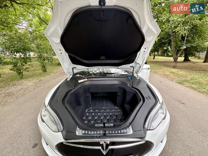Лифтбек Tesla Model S 2013 в Одессе