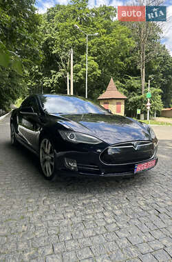 Лифтбек Tesla Model S 2015 в Черновцах
