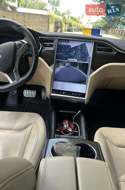 Лифтбек Tesla Model S 2015 в 