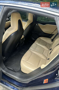Лифтбек Tesla Model S 2015 в 