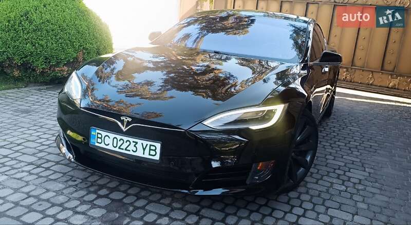 Лифтбек Tesla Model S 2016 в Львове