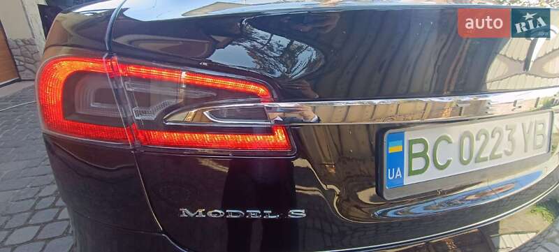 Лифтбек Tesla Model S 2016 в Львове
