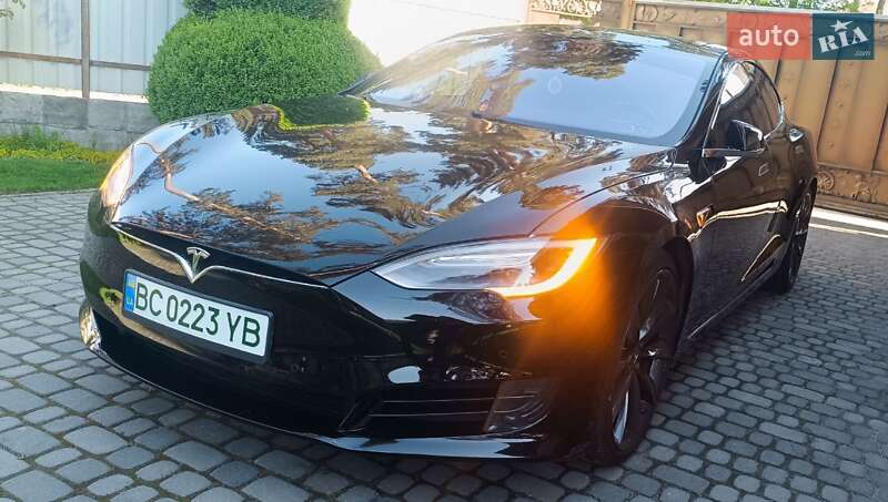 Лифтбек Tesla Model S 2016 в Львове