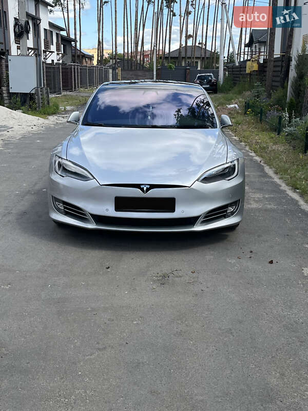 Лифтбек Tesla Model S 2018 в Гостомеле