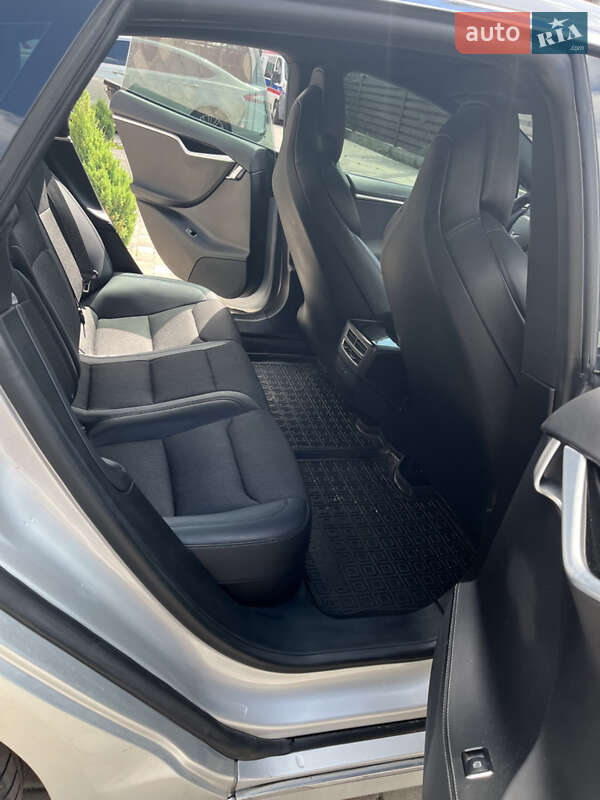 Лифтбек Tesla Model S 2018 в Гостомеле