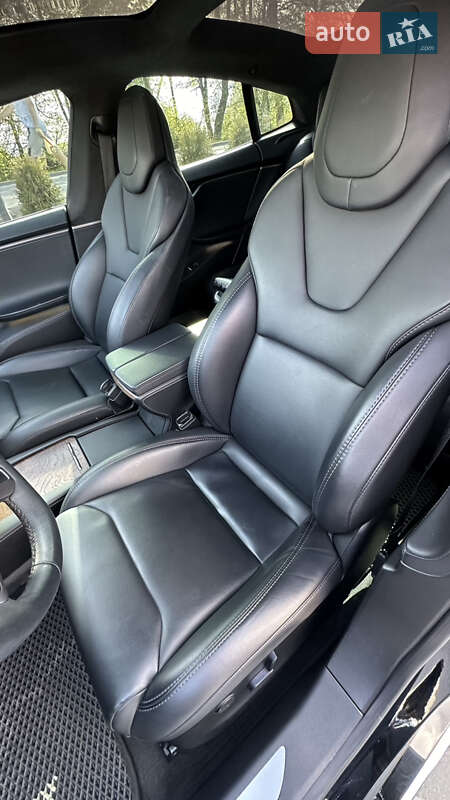 Лифтбек Tesla Model S 2018 в Виннице