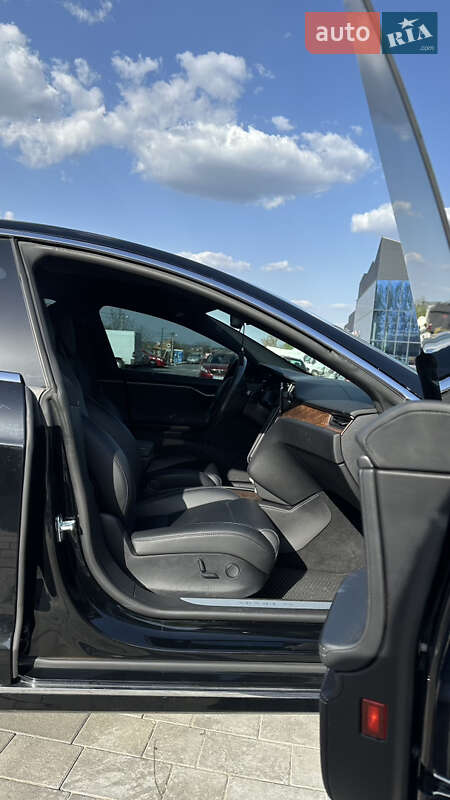 Лифтбек Tesla Model S 2018 в Виннице