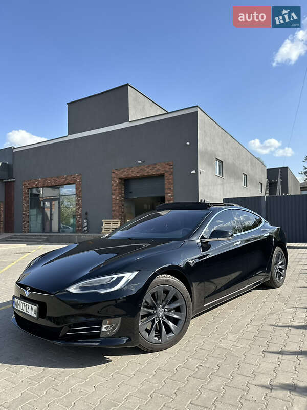 Лифтбек Tesla Model S 2018 в Виннице
