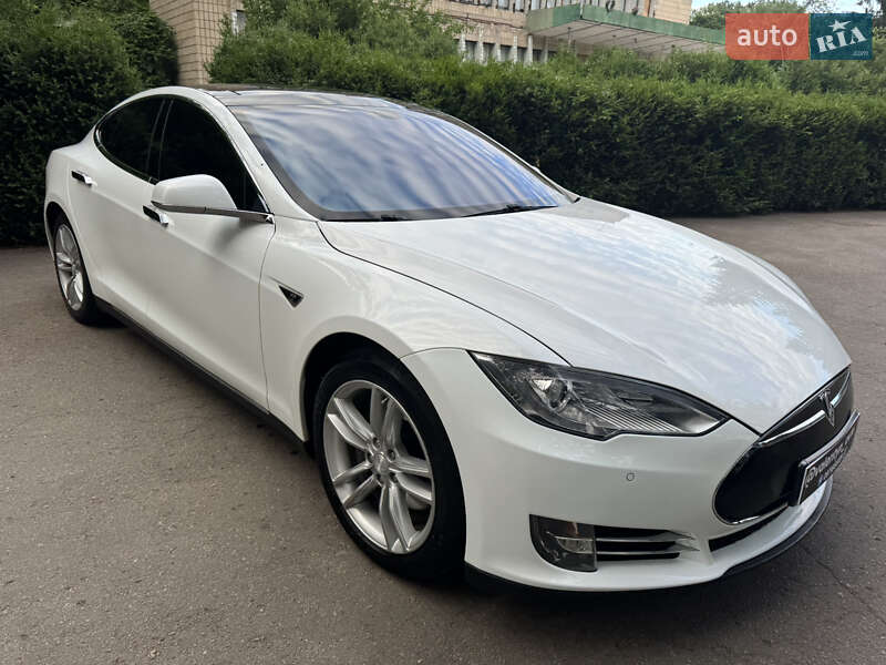 Лифтбек Tesla Model S 2014 в Умани