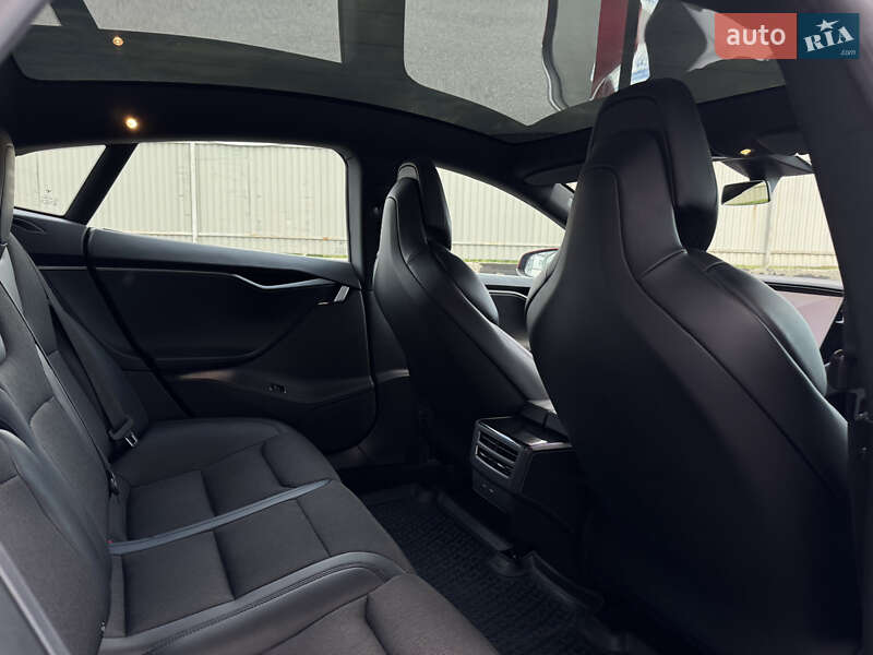 Лифтбек Tesla Model S 2018 в Виннице