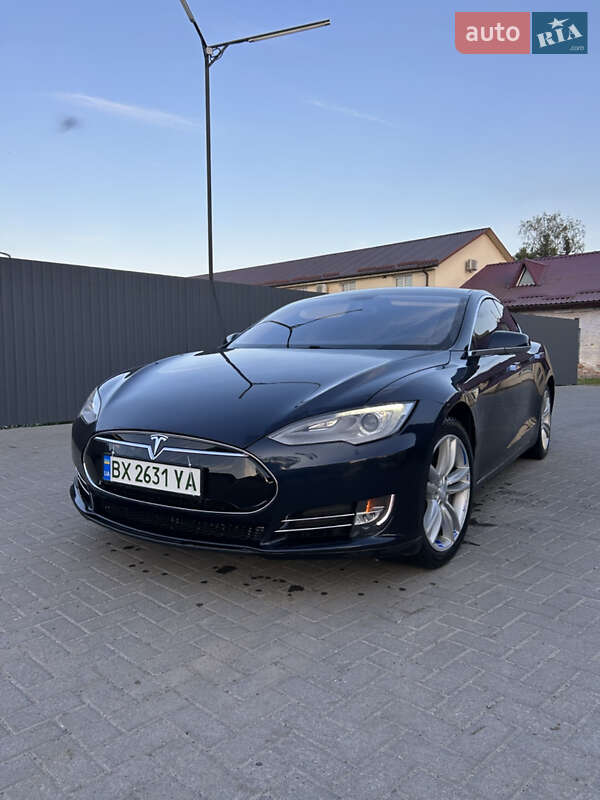 Лифтбек Tesla Model S 2013 в 