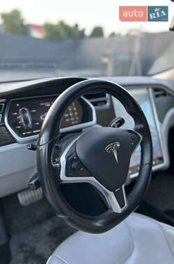 Лифтбек Tesla Model S 2013 в 