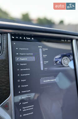 Лифтбек Tesla Model S 2013 в 