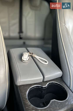 Лифтбек Tesla Model S 2013 в 