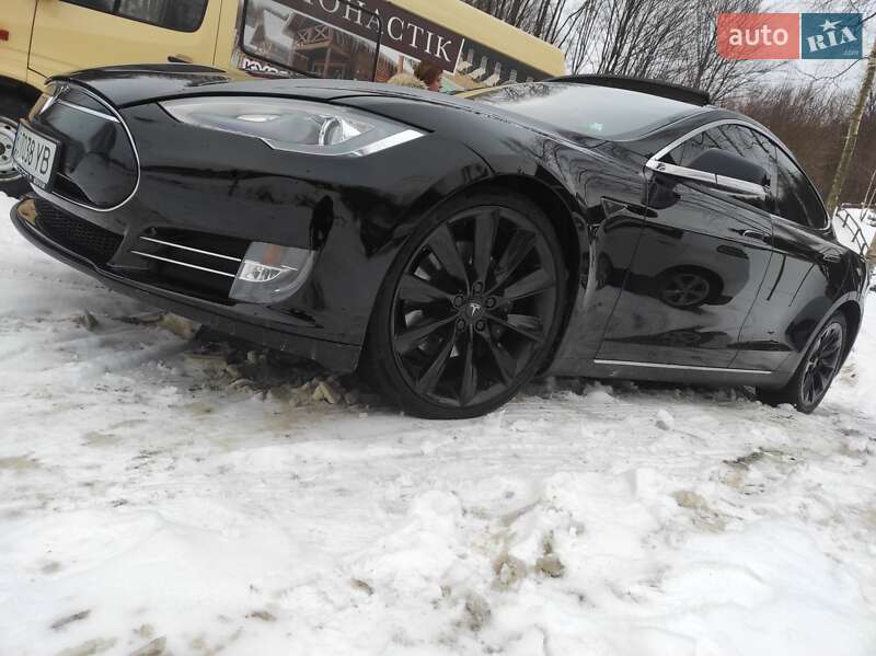 Лифтбек Tesla Model S 2014 в Львове