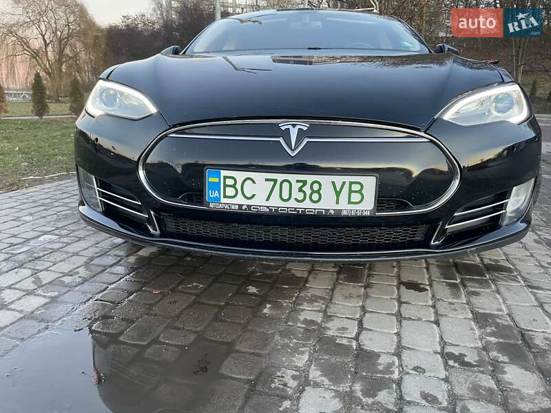 Лифтбек Tesla Model S 2014 в Львове