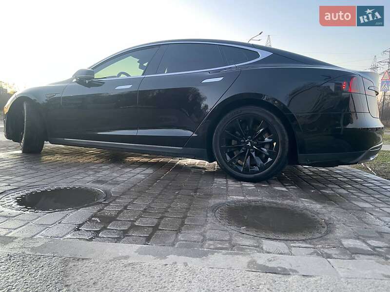 Лифтбек Tesla Model S 2014 в Львове