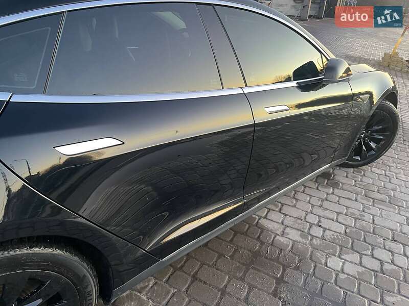 Лифтбек Tesla Model S 2014 в Львове