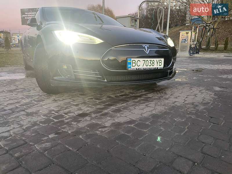 Лифтбек Tesla Model S 2014 в Львове