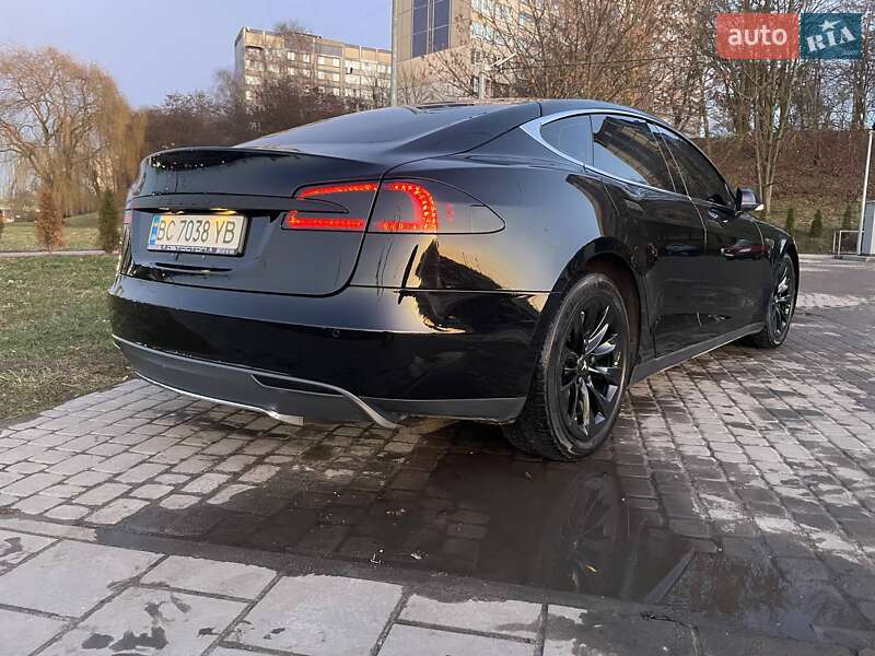 Лифтбек Tesla Model S 2014 в Львове