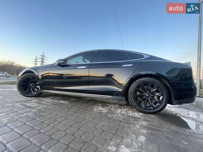 Лифтбек Tesla Model S 2014 в Львове
