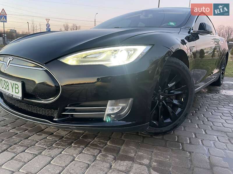 Лифтбек Tesla Model S 2014 в Львове