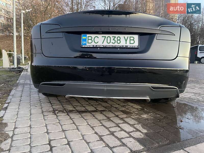 Лифтбек Tesla Model S 2014 в Львове
