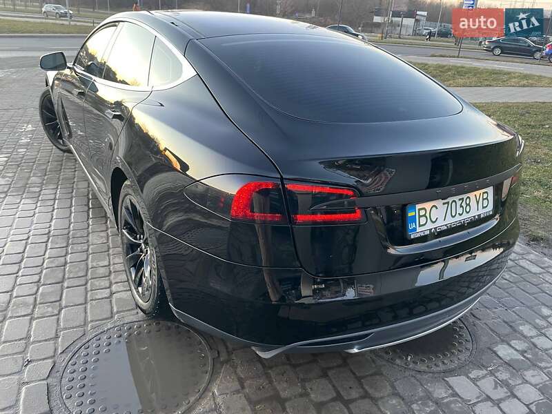 Лифтбек Tesla Model S 2014 в Львове