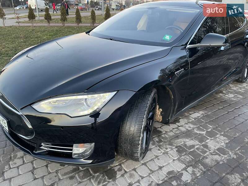 Лифтбек Tesla Model S 2014 в Львове