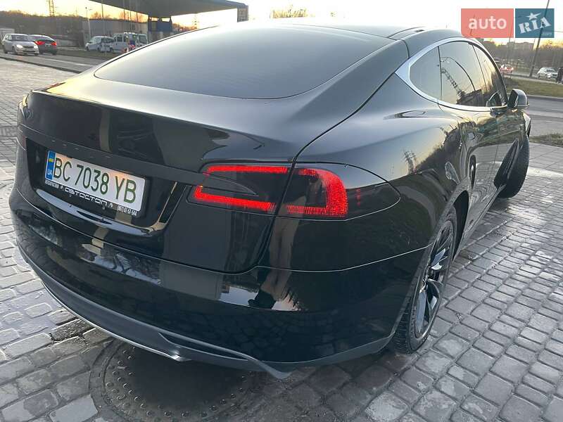 Лифтбек Tesla Model S 2014 в Львове