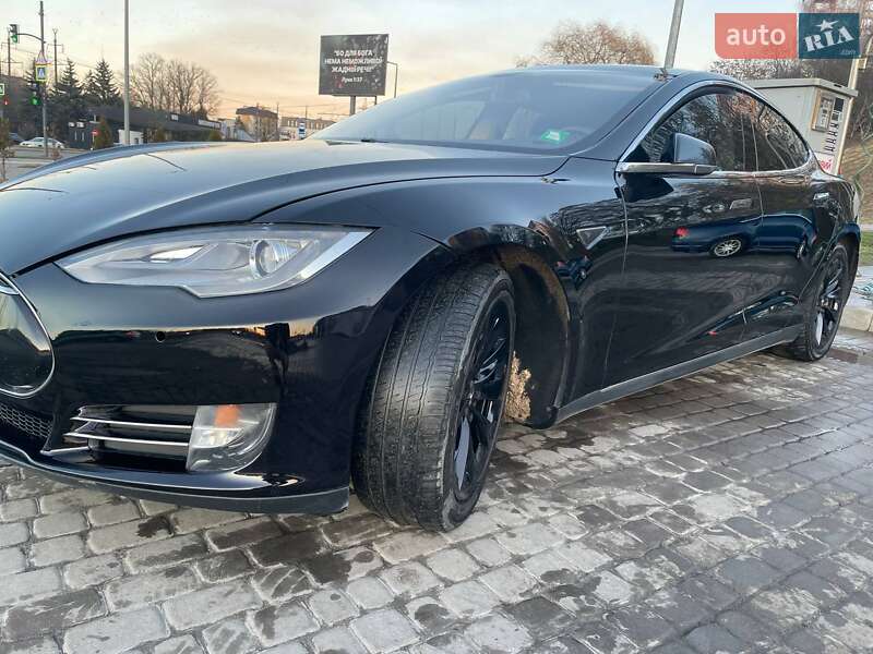 Лифтбек Tesla Model S 2014 в Львове