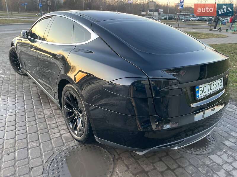 Лифтбек Tesla Model S 2014 в Львове