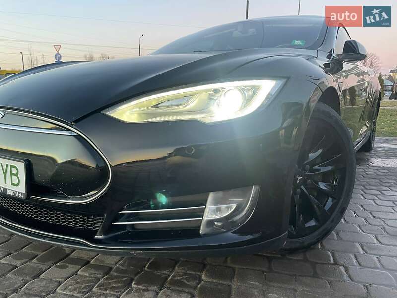 Лифтбек Tesla Model S 2014 в Львове