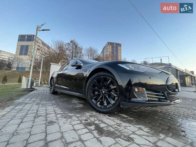 Лифтбек Tesla Model S 2014 в Львове