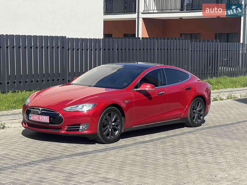 Ліфтбек Tesla Model S 2014 в 