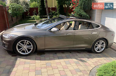 Ліфтбек Tesla Model S 2015 в 