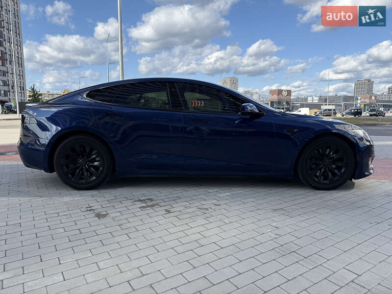 Ліфтбек Tesla Model S 2017 в Києві