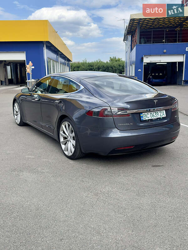Лифтбек Tesla Model S 2017 в Киеве