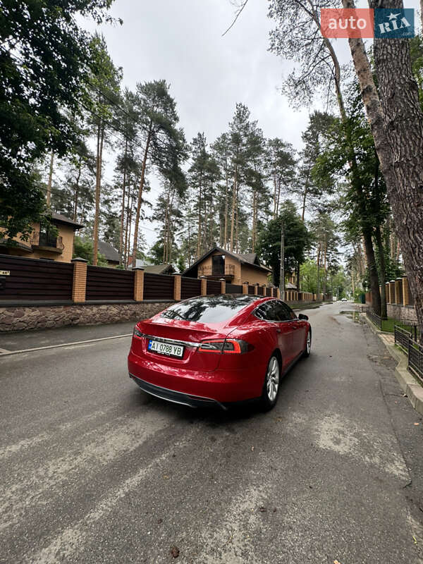 Лифтбек Tesla Model S 2014 в Киеве