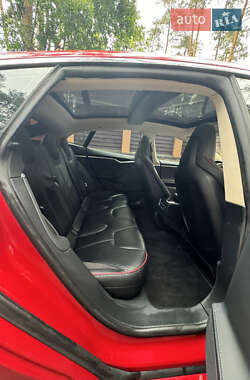Лифтбек Tesla Model S 2014 в 