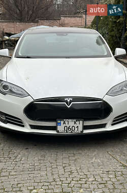Лифтбек Tesla Model S 2013 в 