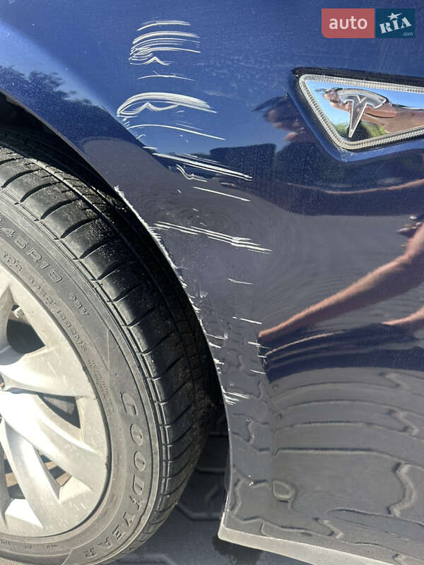 Лифтбек Tesla Model S 2015 в Львове