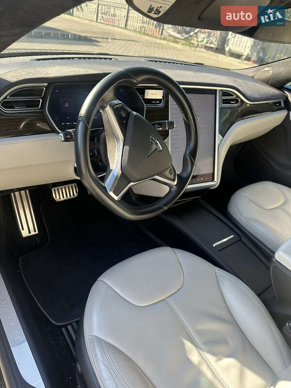 Лифтбек Tesla Model S 2015 в Львове